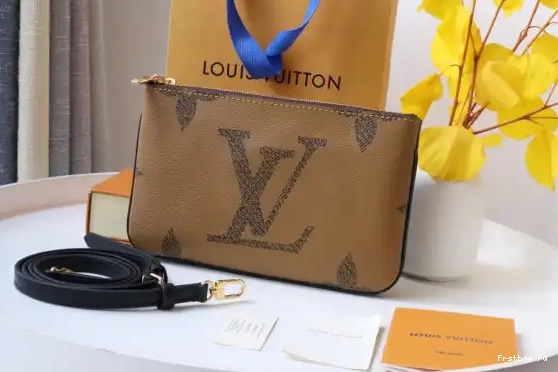 First bag ru VUITTON POCHETTE LOUIS ZIP DOUBLE 0622
